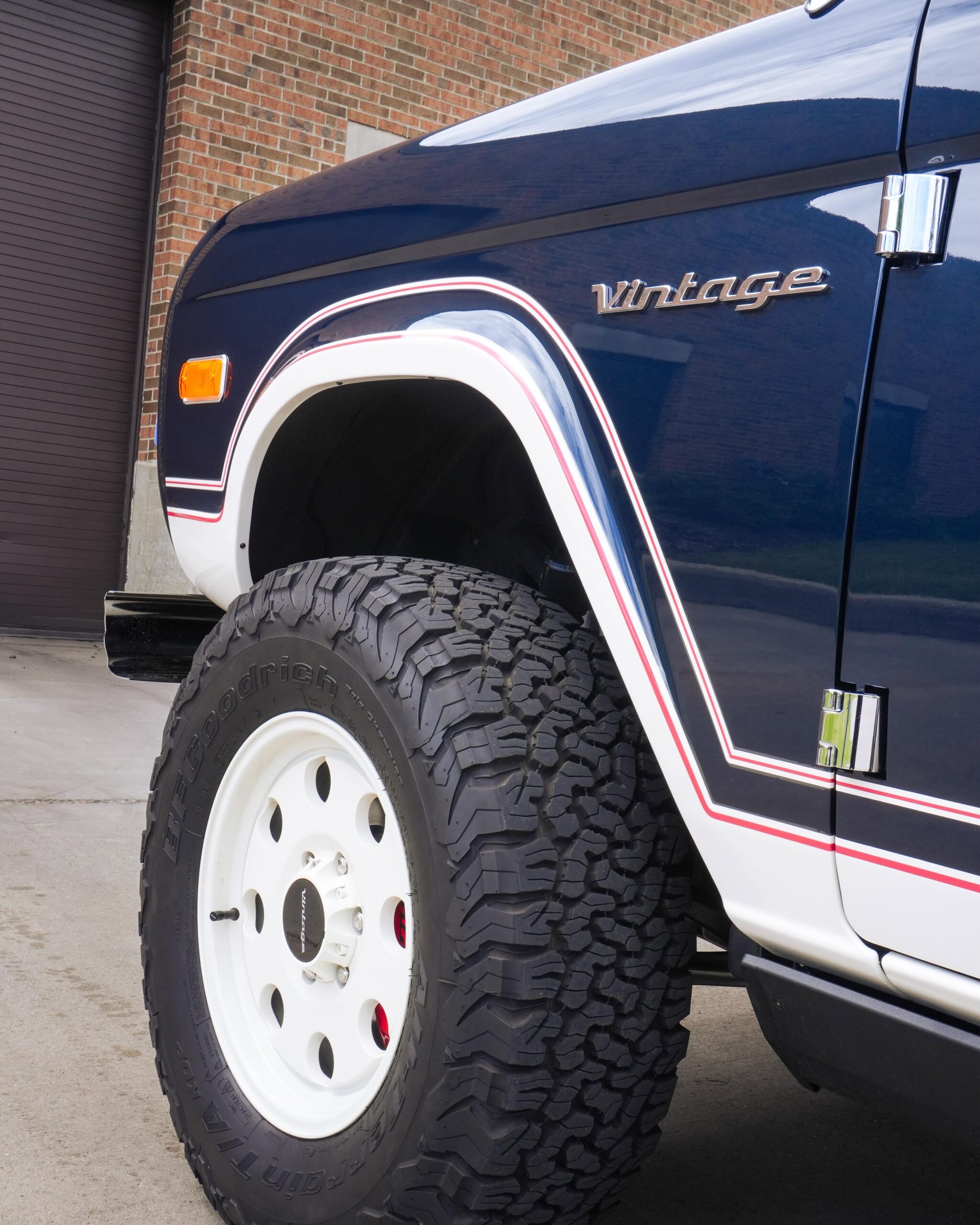 Close up of Ford Bronco Fender Flare and White Wheels with Ceramic Coating